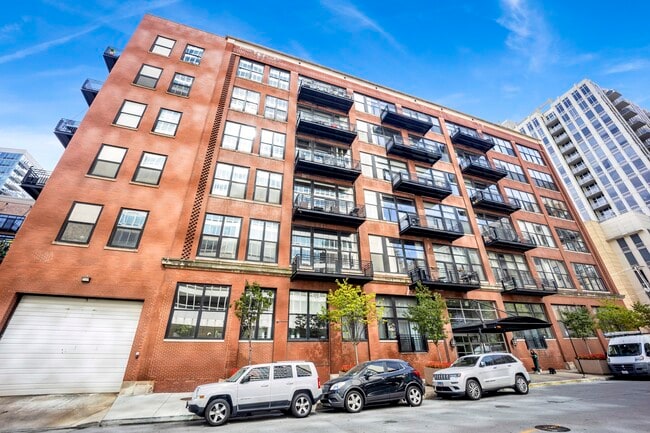 Primary Photo - 525 W Superior St