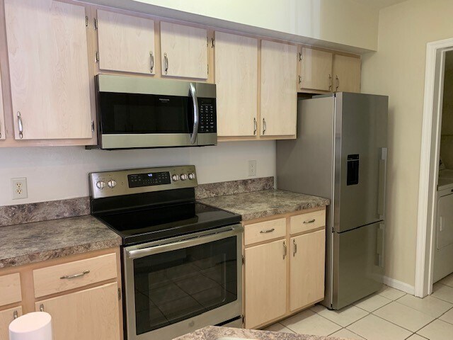 Building Photo - 738 Crest Pines Dr