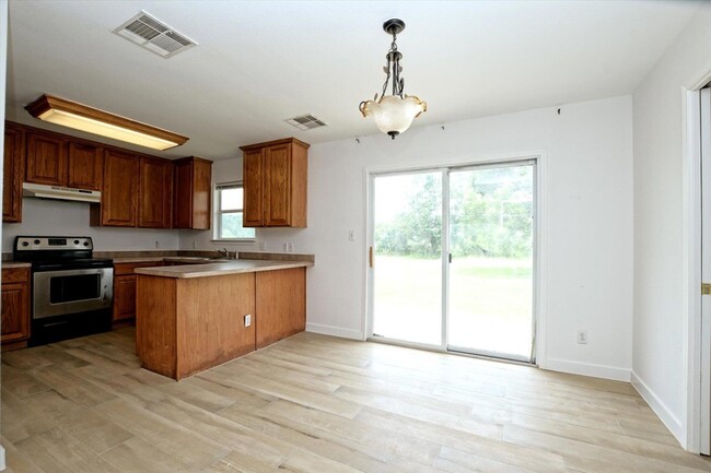 Building Photo - 716 Honeysuckle Dr