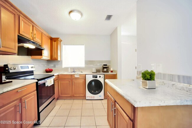 Building Photo - 1727 Avocado Ave