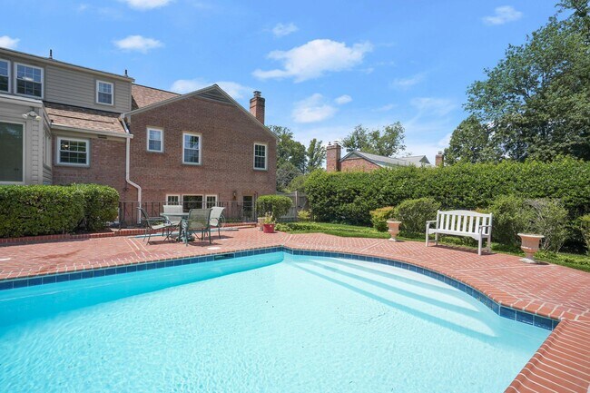 Building Photo - 7109 Radnor Rd