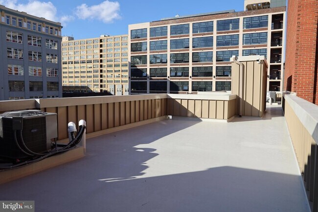 Building Photo - 1231 Vine St