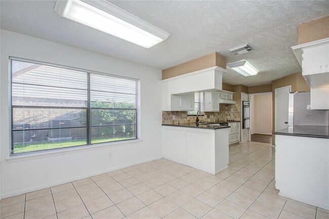 Building Photo - 11527 Sagewillow Ln