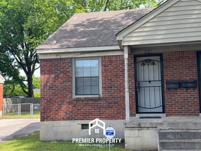 Building Photo - Cozy & Private 1BR/1BA Cottage | Fenced Yard & Washer/Dryer Included