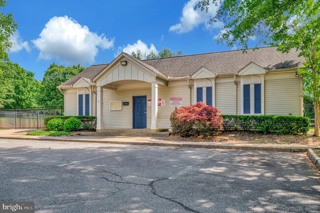 Building Photo - 17 Banbury Ct
