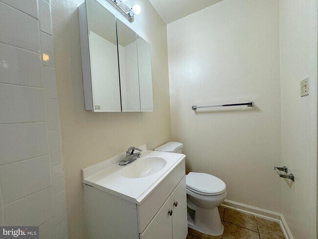 Building Photo - 4104 Sideburn Rd