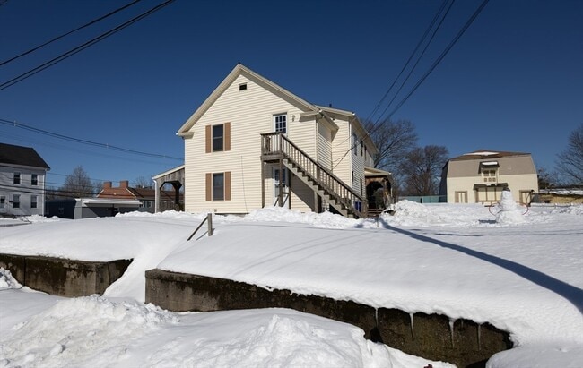 Building Photo - 119 Bank St