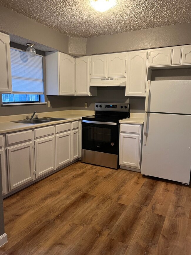 Building Photo - 4102 Eagle Pass Ave