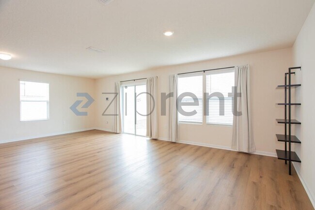 Building Photo - Unit