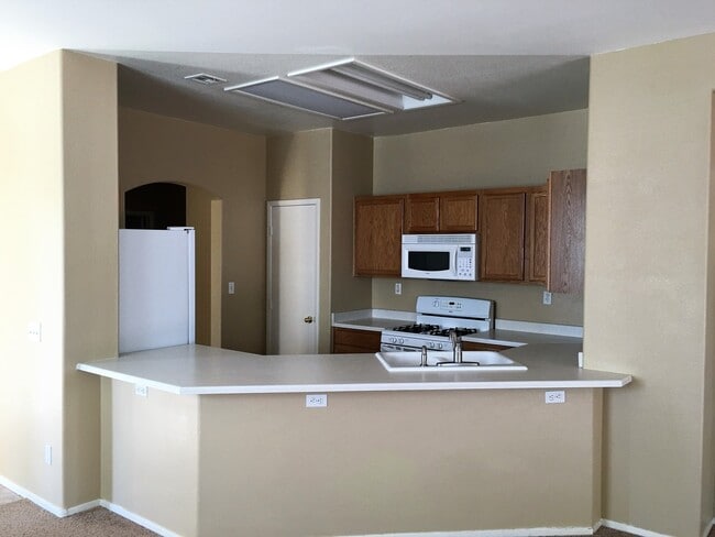 Building Photo - NW Single Story 3 Bedroom