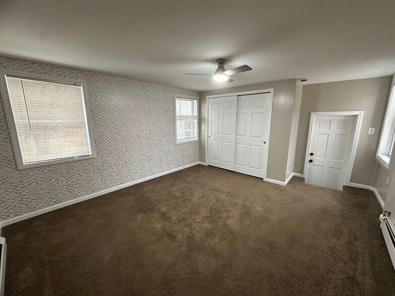 Building Photo - 17 Central St