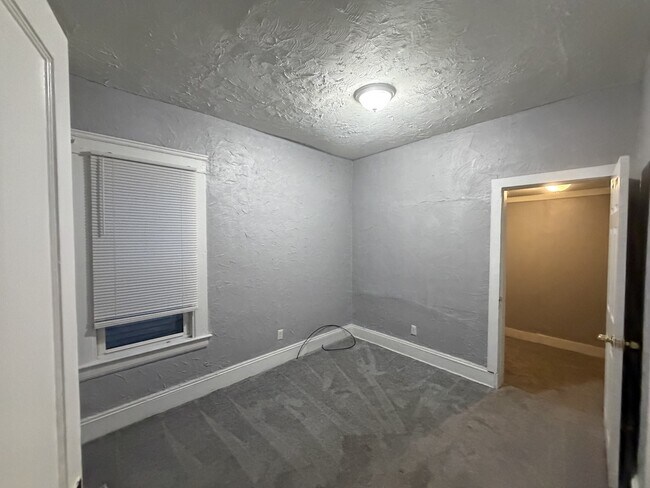Building Photo - 10602 Earle Ave
