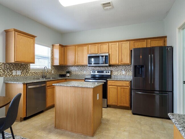 Building Photo - 13504 Richard Nixon St