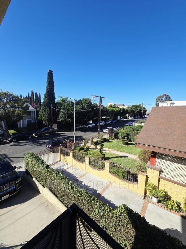 Building Photo - 4619 Lexington Ave