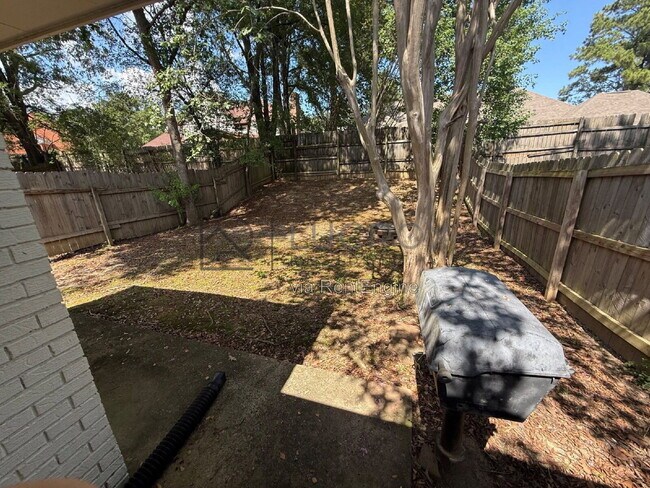 Building Photo - 23 Meadowoods Pl