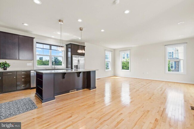 Building Photo - 42394 Pale Iris Terrace