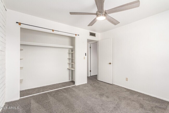 Building Photo - 11621 N 39th St