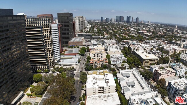Building Photo - 10960 Ashton Ave