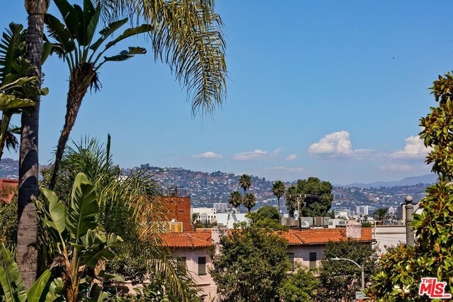 Building Photo - 1215 Edris Dr