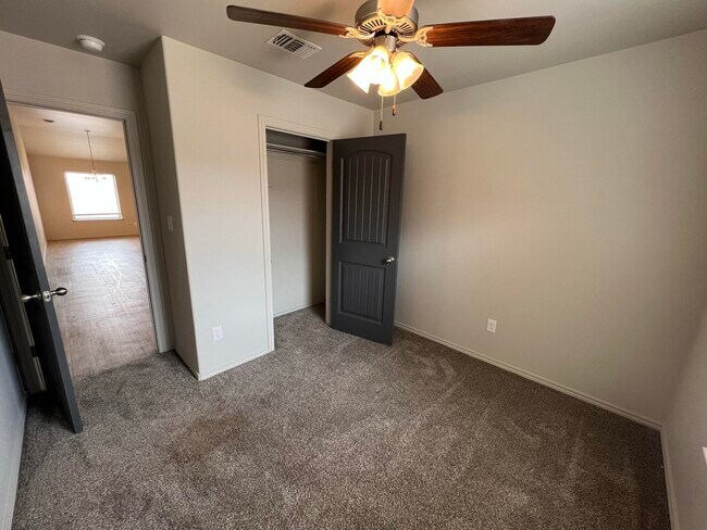 Building Photo - 716 Hillshire Ave