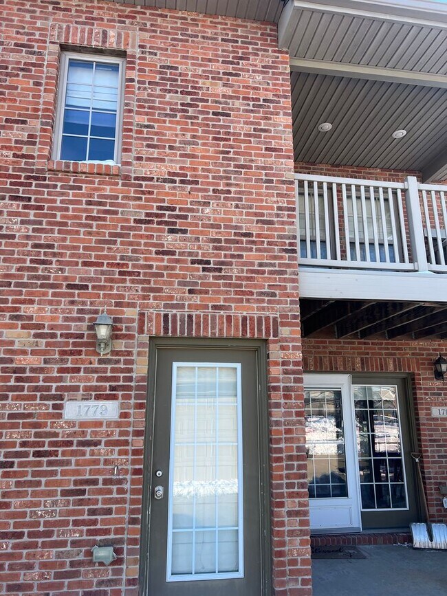 Building Photo - Beautiful 2 Bedroom 2.5 Bath Condo With Loft Space!