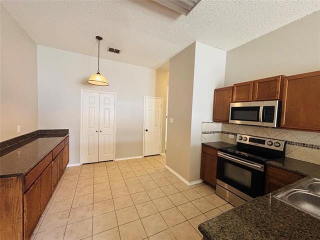 Building Photo - 1108 Alexandria Dr
