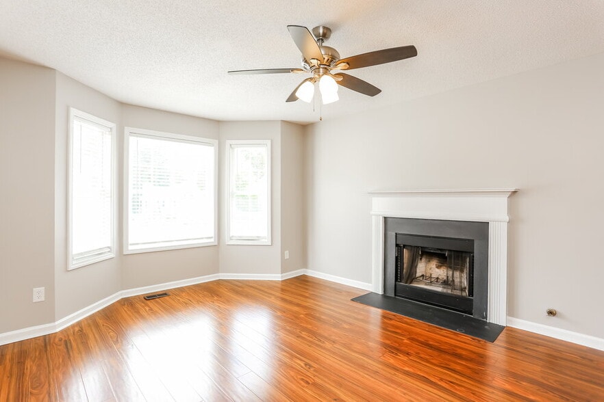 Building Photo - 639 Sheffield Ct