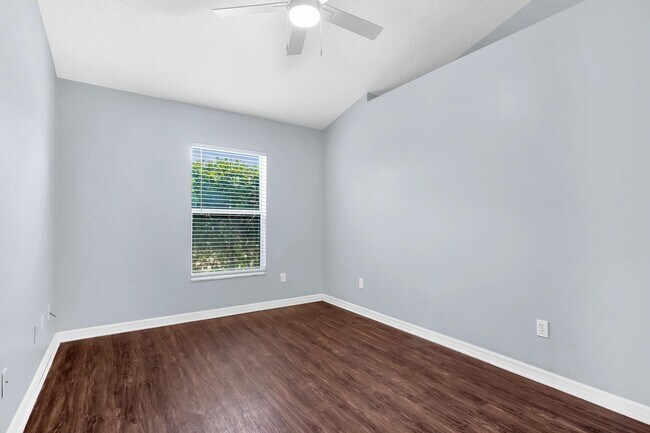 Building Photo - 2340 Commodores Club Blvd