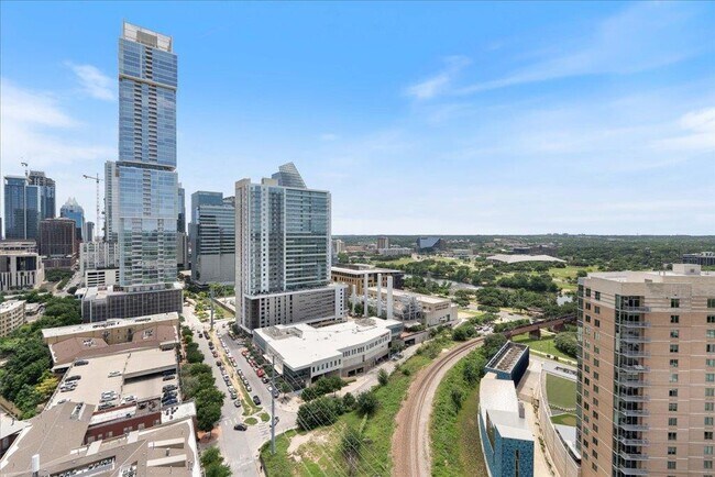 Building Photo - 300 Bowie St