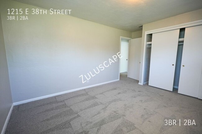 Building Photo - 1215 E 38th St