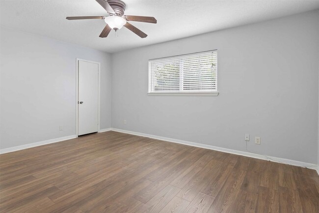Building Photo - 5914 Willowbend Blvd