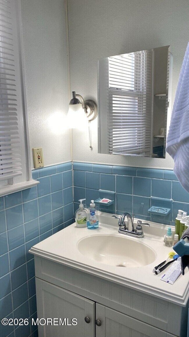 Building Photo - 119 14th Ave