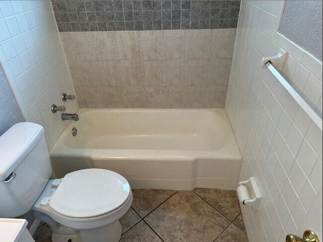 Building Photo - 2100 Cheryl Ct