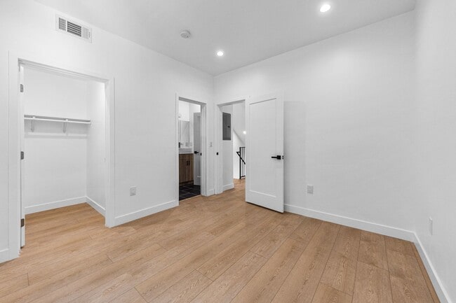 Building Photo - 1376 Edgecliffe Dr