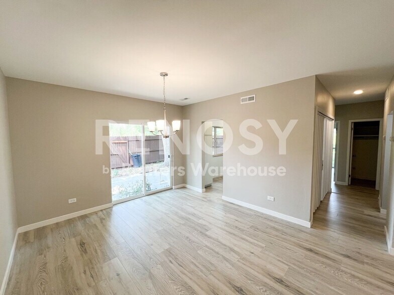 Building Photo - 4192 W Pondview Dr