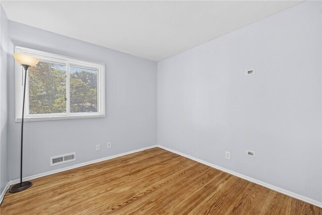 Building Photo - 189 Lawson Rd