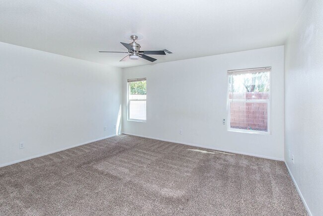 Building Photo - BEAUTIFUL SINGLE-STORY HOME LOCATED IN LAS...