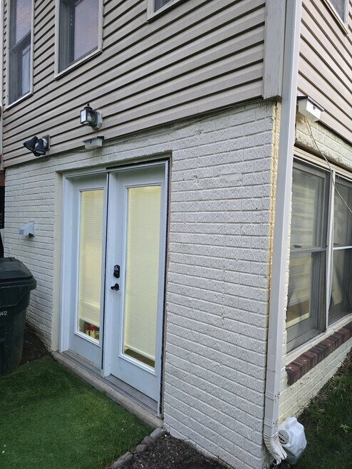 Building Photo - 16088 Olmstead Ln