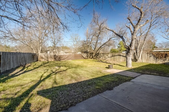 Building Photo - 6702 Esther Dr