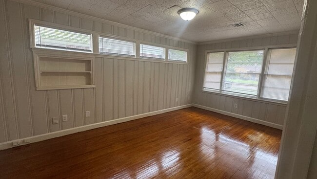 Building Photo - 4533 Dunn Ave