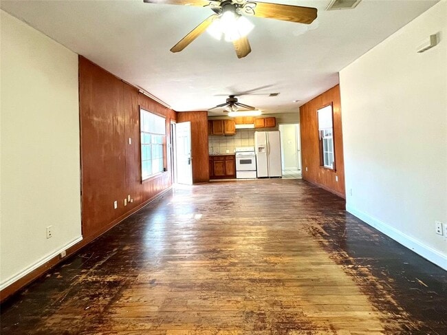 Building Photo - 304 Montopolis Dr