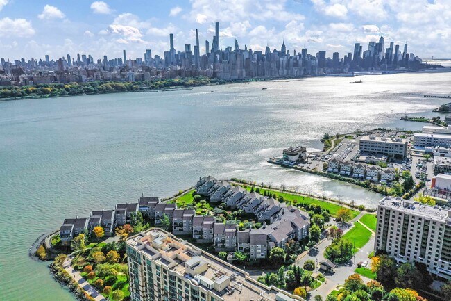 Building Photo - 14A Riverview Cir