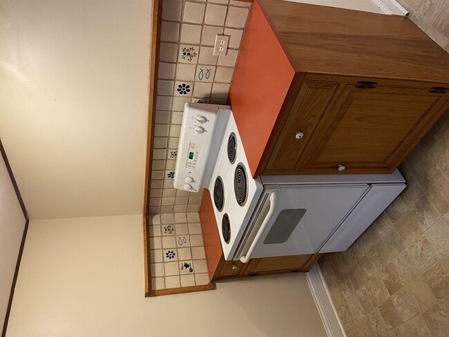 Building Photo - 235 E 2nd St