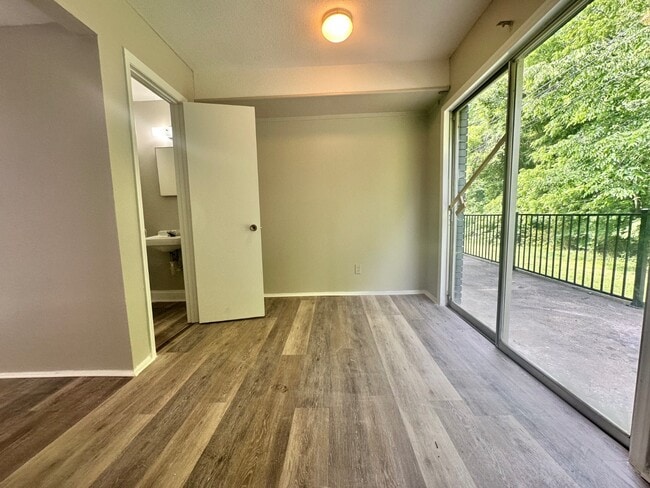 Building Photo - 1472 Sherwood Dr
