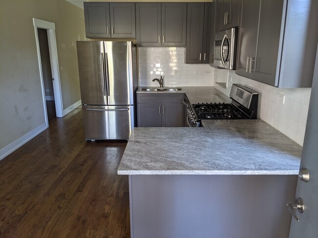 Primary Photo - 1630 N Drake Ave