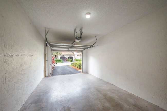 Building Photo - 1210 Sorrento Dr