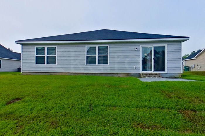 Building Photo - 104 Lord Effingham Wy