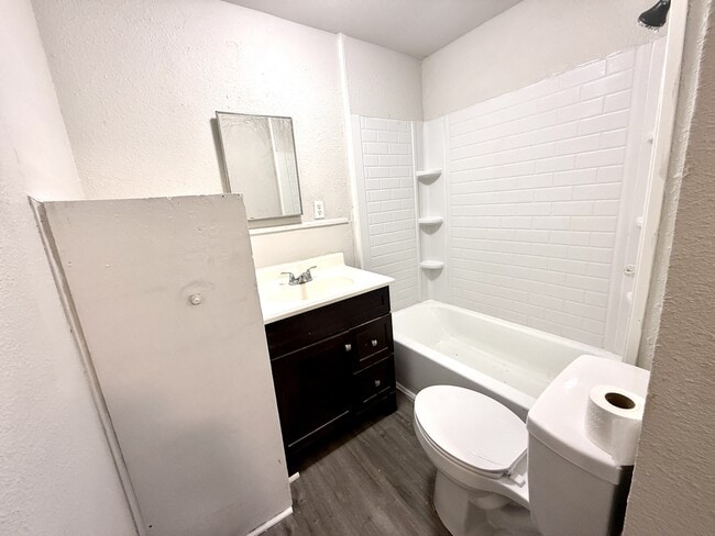 Building Photo - 705 Parkway