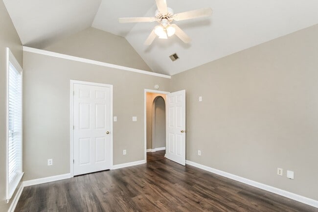 Building Photo - 108 Flagstone Ln