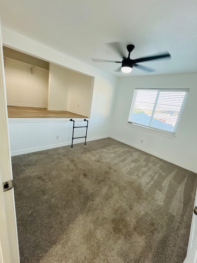 Building Photo - 6407 Los Altos Dr